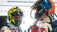 Di balapan tersebut Rossi bertandem dengan rider Moto2 sekaligus adik tirinya, Luca Marini, dan sahabatnya Alessio Uccio Salucci. Foto: instagram @valeyellow46