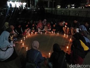 Aksi Nyalakan Lilin untuk Asmaul Husna yang Tewas Dibunuh Kekasih