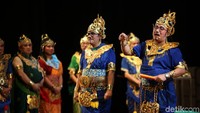 Untuk pelaksanaan kegiatan ini BP Jamsostek menggandeng himpunan seniman Lestari Seni Budayaku yang merupakan kumpulan para seniman dan pemerhati keberadaan Seni Budaya Indonesia.