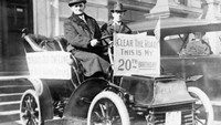 Paket khusus buat yang ulang tahun di Massachusetts, AS. Jalan-jalan keliling kotanya naik ini (Getty Images)