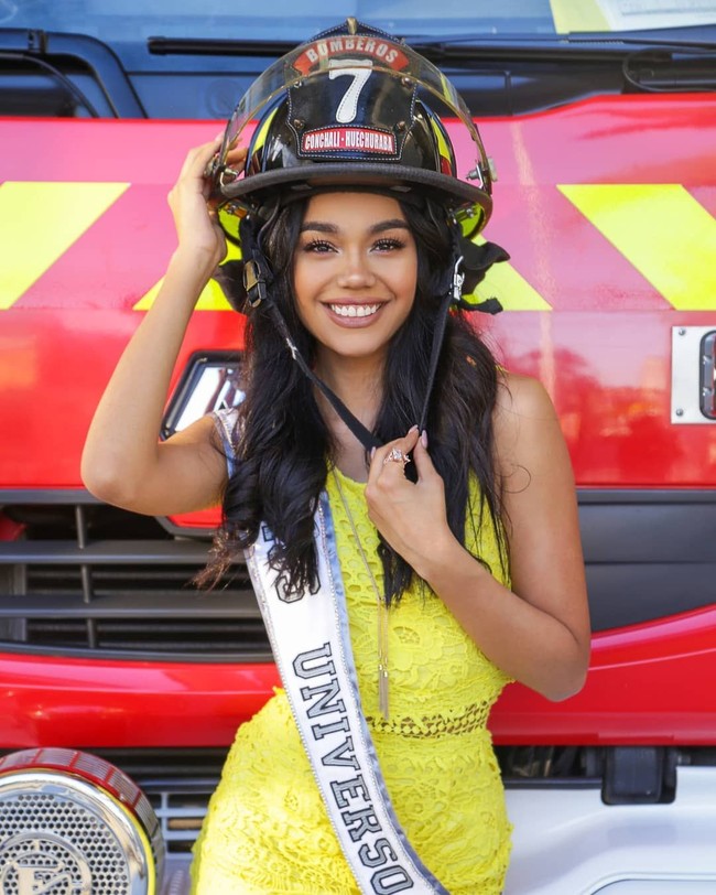 Miss Chile 2019 ini pun kerap menjadi voluntir pemadam kebaran, pekerjaan yang bahkan tidak terpikir oleh banyak wanita. Ia bahkan melakukannya tanpa gaji. Foto: Instagram @geraldinegonzam