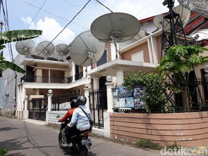 Ternyata, Ini Fungsi Hutan Parabola di Rumah Roy Suryo yang Viral
