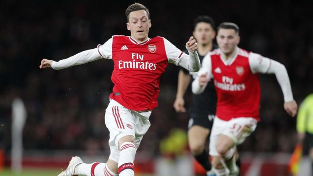 Nama Mesut Ozil tak ada lagi dalam video game Pro Evolution Soccer di China.