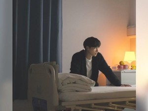 Persembahkan Lagu untuk Mendiang Nenek, Lay EXO Bikin Haru