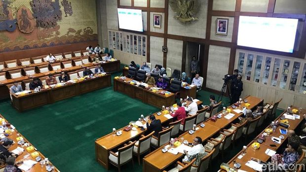 Ramai 'Tembak Mati Andre', Istri Gubernur Sumbar Tak Ikut Rapat Komisi VI DPR