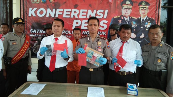 Seorang Kades di Nganjuk Terjaring OTT Saat Pungli Rp 100 Juta