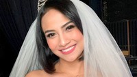 Namun pada pertengahan Desember ini, Vanessa dikabarkan resmi menikah. Dok. Instagram/vanessaangelofficial