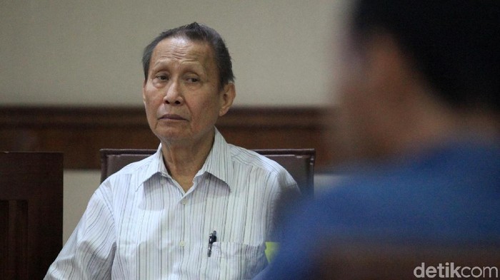 Terdakwa kasus suap distribusi gula Pieko Njotosetiadi menjalani sidang di Pengadilan Tipikor Jakarta. Dia disidang terkait suap distribusi gula di PTPN III.