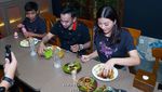 Momen Manis Kedekatan Sarwendah dan Betrand Peto Saat Kulineran Bersama