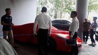 Kebanyakan pemilik supercar hanya punya formulir A. Formulir A merupakan berkas yang dibutuhkan dalam prosedur impor kendaraan. Form itu berupa surat keterangan mengenai pemasukan kendaraan bermotor impor yang sudah dilunasi bea masuk dan pajak.