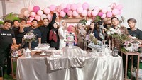 Banyak netizen yang bertanya soal Didi di kolom komentar, namun Rosmanizar memilih diam. Dok. Instagram/rosmanizar12