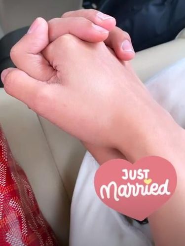 Genggaman Tangan Vanessa Angel dengan Suami yang Sudah Resmi Menikah