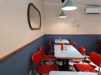 Salty Boys: Nyuuss! Burger Juicy dan Rice Bowl Daging di Kafe Retro