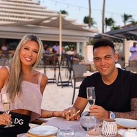 Wanita asal Argentina ini kerap mencuri atensi dengan berbagi kemesraannya dengan Lautaro Martinez di media sosial. Agustina bahkan mengunggah beberapa foto ciumannya dengan sang pacar. Foto: Instagram