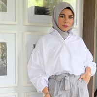 Meisya Siregar mengaku menggebu-gebu berhijab sepuluh hari sebelum Idul Fitri. Sebelumnya kata Meisya, dia memang sudah bernazar ingin berhijab ketika memasuki usia 40 tahun. Foto: instagram @meisya__siregar
