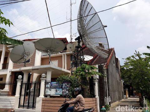 Senyum Roy Suryo yang Punya 'Hutan' Parabola Sejak 25 Tahun Lalu