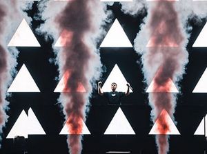 Tutup Aksi dengan Bendera Merah Putih, Jonas Blue Sebut DWP 2019 Panggung Terbaik