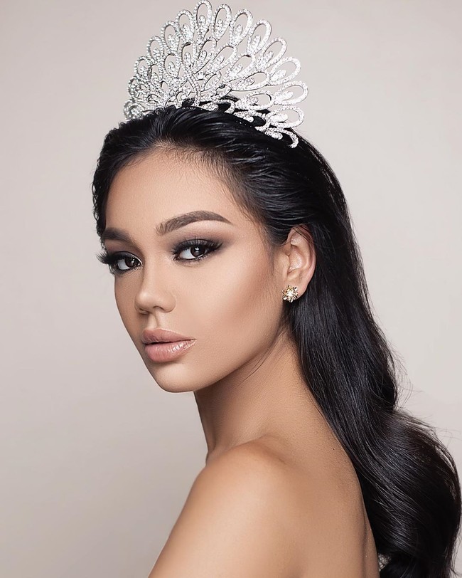 Di situs Miss Universe, Geraldine Gonzalez dideskripsikan sebagai pengacara dan pemadam kebakaran voluntir. Dia juga membangun sebuah organisasi amal yang diberi nama Head of Household yang membantu imigran memulai bisnisnya sendiri. Foto: Instagram @geraldinegonzam