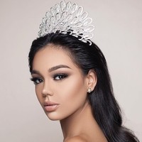 Di situs Miss Universe, Geraldine Gonzalez dideskripsikan sebagai pengacara dan pemadam kebakaran voluntir. Dia juga membangun sebuah organisasi amal yang diberi nama Head of Household yang membantu imigran memulai bisnisnya sendiri. Foto: Instagram @geraldinegonzam