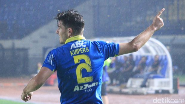 Nick Kuipers merayakan golnya ke gawang Badak Lampung dalam laga Persib Bandung melawan Badak Lampung di pekan ke-33 Liga 1 2019. Pertandingan berlangsung di Stadion Si Jalak Harupat, Senin (16/12/2019) dan dimenangkan Persib Bandung dengan skor 4-0.