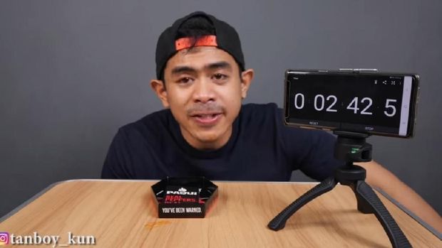 Gara-gara Makan Mi Korea dan Keripik Super Pedas, Tanboy Kun Sampai Nangis!