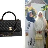 Nevi Zuariana melengkapi koleksi tas mewahnya dengan tas Chanel. Salah satunya Chanel Flap Bag with Top Handle seharga 5.460 dolar singapura atau hampir mencapai Rp 80 juta. (Foto: Instagram/@nevizuariana)