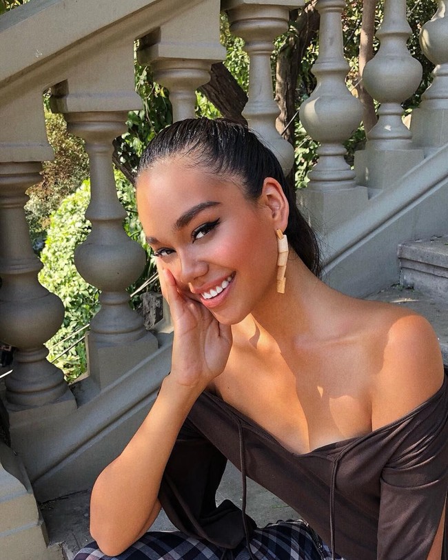 Selain membantu imigran dalam membangun ekonomi, ia juga cukup aktif dalam organisasi yang peduli dengan HIV yakni Santa Clara HIV Foundation. Foto: Instagram @geraldinegonzam