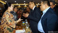 Rapat tersebut dihadiri oleh semua fraksi.