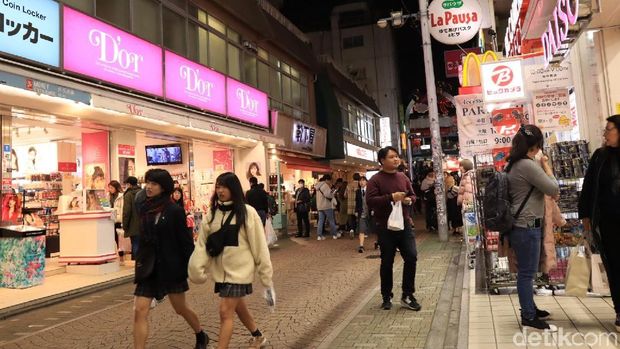 Keramaian Harajuku di malam hari