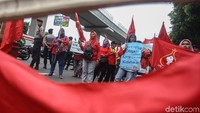 Para peserta aksi tersebut kebanyakan berasal dari kaum wanita.