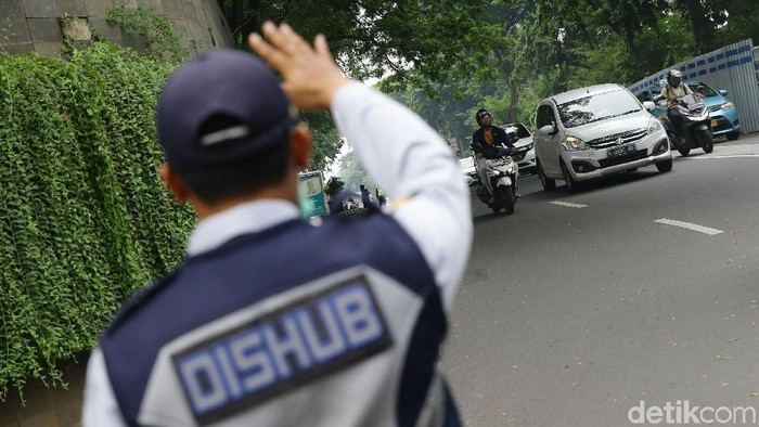 Dinas Perhubungan DKI Jakarta memberlakukan Sistem Satu Arah pada Jalan RM Margono Djoyohadikoesoemo untuk mengurangi titik kemacetan.