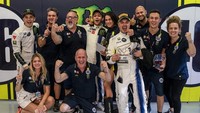 Podium ini bisa jadi pelipur lara bagi Rossi yang jeblok di MotoGP 2019. Hasil terbaik Rossi hanya finis kedua dua kali dalam 19 balapan. Foto: instagram @valeyellow46