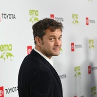 Joshua Jackson pernah dilarikan ke rumah sakit pada 2011 akibat reaksi alergi terhadap kacang. Dia dilaporkan menderita sesak napas akibat konsumsi makanan mengandung kacang. Josh punya alergi (bukan serangan asthma). Dia baik-baik saja, kata manajernya kala itu. Foto: Getty Images