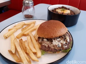 Salty Boys: Nyuuss! Burger Juicy dan Rice Bowl Daging di Kafe Retro
