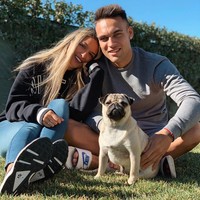 Kamu adalah hidupku. Untuk semua ciuman yang...., tulis Agustina di postingannya bersama Lautaro Martinez. Foto: Instagram