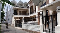 Bagaimana menurut Anda soal belasan parabola di rumah Roy Suryo?