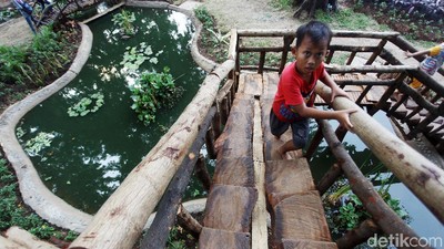 Ada Permainan Tradisional di Taman Tomang Rawa Kepa, Seru Banget!