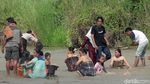 Potret Tradisi Mandi Bareng Warga Sulawesi Barat