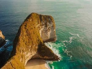Awal Februari, Turis China di Nusa Penida Anjlok 100 Persen