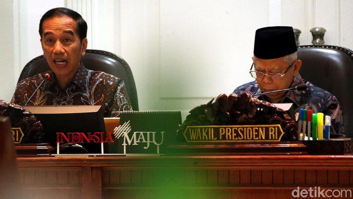 Presiden Jokowi didampingi Wapres Maruf Amin menggelar rapat terbatas membahas soal pemindahan Ibu Kota baru.