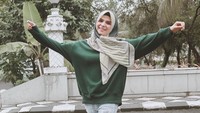 Jadi sudah nikah atau belum nih? Semoga langgeng dengan Didi dan bahagia ya Rosmanizar! Dok. Instagram/rosmanizar12
