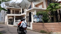 Detikcom kemudian menyambangi kediaman Roy di Padukuhan Kutu Dukuh, Desa Sinduadi, Kecamatan Mlati, Kabupaten Sleman siang ini.