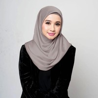 Tak perlu operasi, artis cantik Laudya Cynthia Bella sudah memiliki belahan dagu secara alami. Mantan istri Engku Emran itu memilki kecantikan yang tidak memudar dan wajah awet muda. Dengan sedikit pulasan makeup natural, Laudya Cynthia Bella sudah berhasil tampil memukau. Foto: INSTAGRAM @laudyacynthiabella