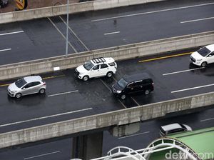 Mobil LCGC Aman Melayang di Tol Japek?