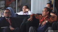 Dolly diduga menerima suap dari Pieko senilai SGD 345 ribu. Pemberian suap itu terkait pendistribusian gula.