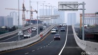 Jalan Tol Jakarta-Cikampek II (Elevated) atau tol layang Japek baru dibuka. Masyarakat sudah bisa menikmati jalan tol layang Jakarta-Cikampek yang disebut bisa mengurangi kemacetan tersebut.