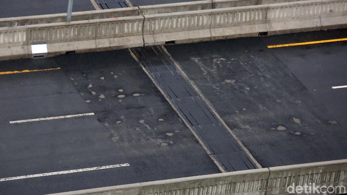 Tol Layang Japek yang telah dibangun sejak 2017 lalu akhirnya diresmikan pada (12/12). Jalan tol itu pun kini telah digunakan oleh para pengguna jalan.