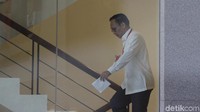 Kasus yang tengah diusut KPK ini merupakan pengembangan perkara yang sebelumnya menjerat mantan Direktur Utama PT Garuda Indonesia Emirsyah Satar. Emirsyah dan Hadinoto diduga KPK mendapatkan suap dari perantara bernama Soetikno Soedarjo.