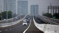 Ia pun mencatat selama perjalanan, kondisi jalan tol layang Japek dirasa kurang nyaman.