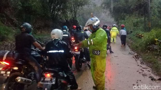 Longsor di Jalur Soreang-Ciwidey, Akses Sempat Tertutup